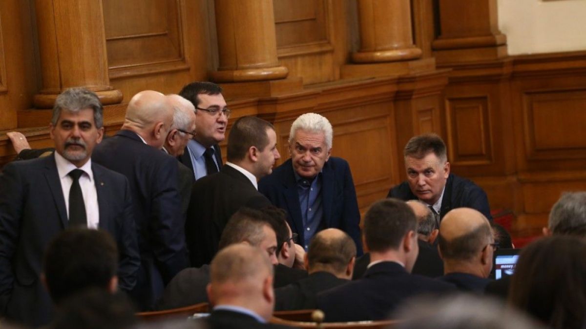 Бюджетът за догодина изпоти депутатите, чака ги безсънна нощ
