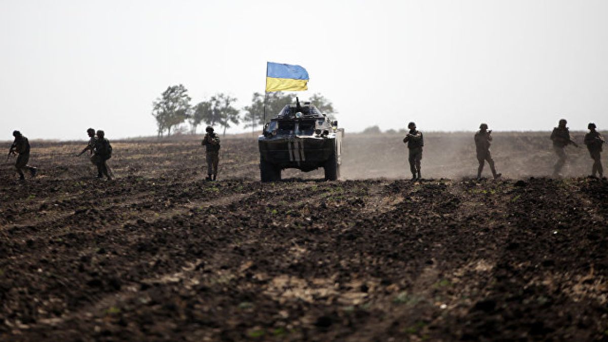 Американски медии разказаха за прилив на гейове, лесбийки и травестити в украинската армия 