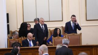 Парламентът пак ще заседава по нощите?