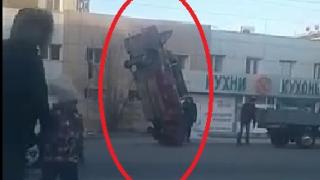 Невероятно акробатично изпълнение на "Жигули" на пътя (ВИДЕО)