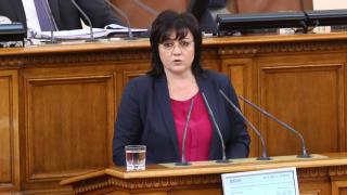 Беновска пита БСП: Създадохте впечатление, че ще разстреляте ГЕРБ с най-съвременно оръжие на вота за недоверие, а ги целите с хартиени фунийки през тръбичка
