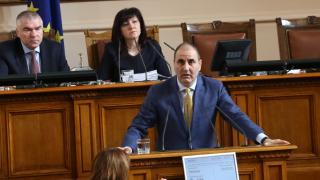 Скандал за комунизма в парламента! На БСП им се привидя дългата ръка на Цветанов в учебниците (СНИМКИ)