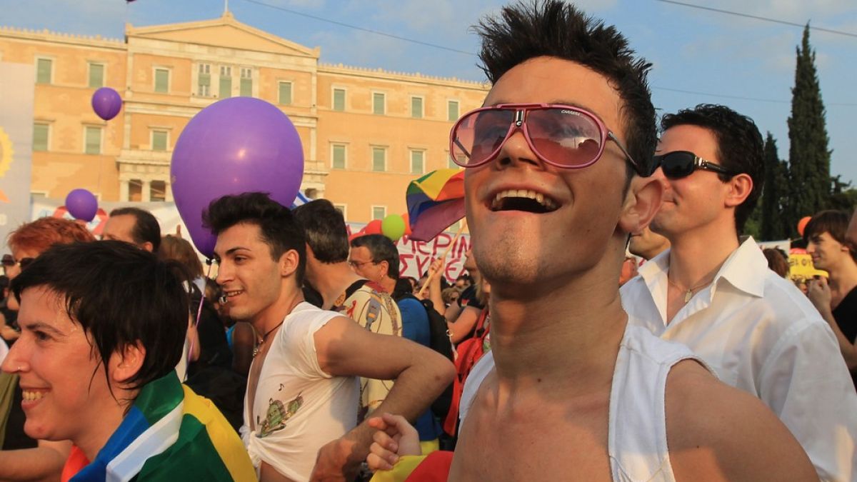 Православна Гърция се вдигна срещу гей браковете и ги обяви за незаконни