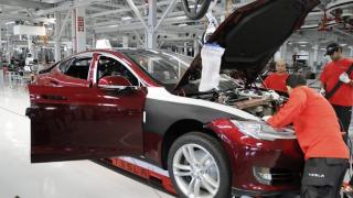 Почти всяка Tesla слиза от конвейера с дефект
