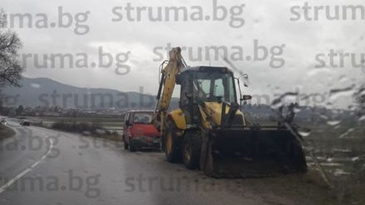 Край Разлог настана истински ад! Река Глазне скъса дига, помита всичко пред себе си