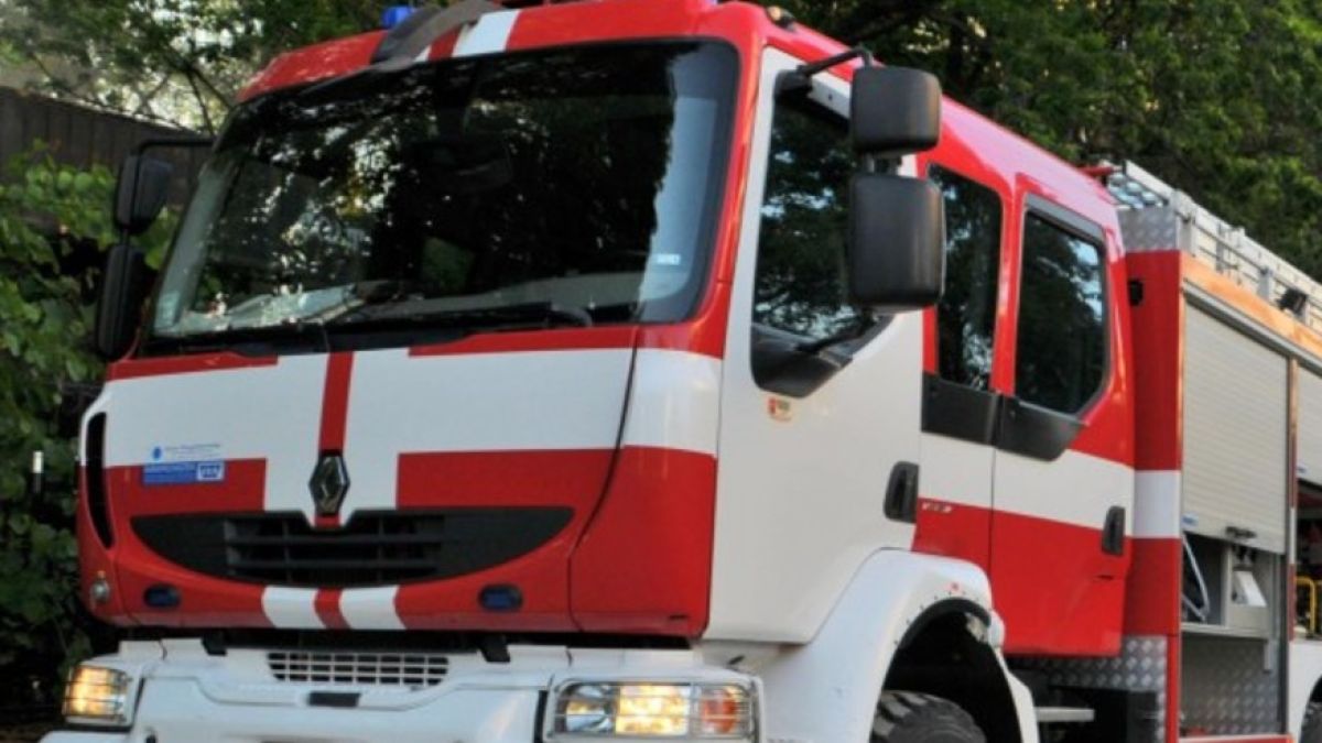 Възрастна жена едва не изгоря жива в монтанско село, извадиха я през прозореца