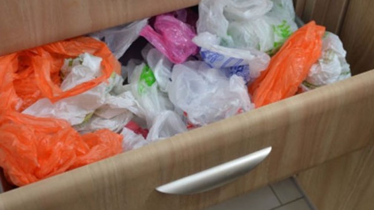 Все ги подреждате и сгъвате и винаги става хаос, но с този трик вече няма да се ядосвате като отворите шкафа (СНИМКИ)