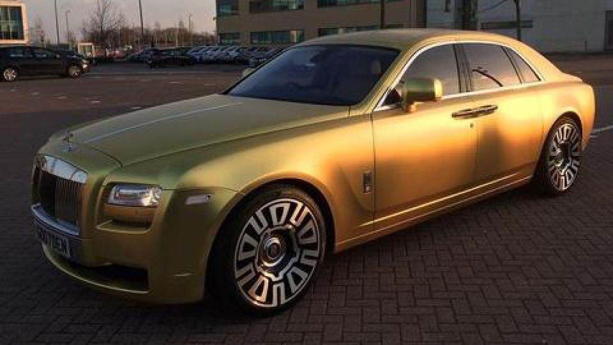 Потъваме в разкош: Rolls-Royce Ghost за 14 биткойна (СНИМКИ)