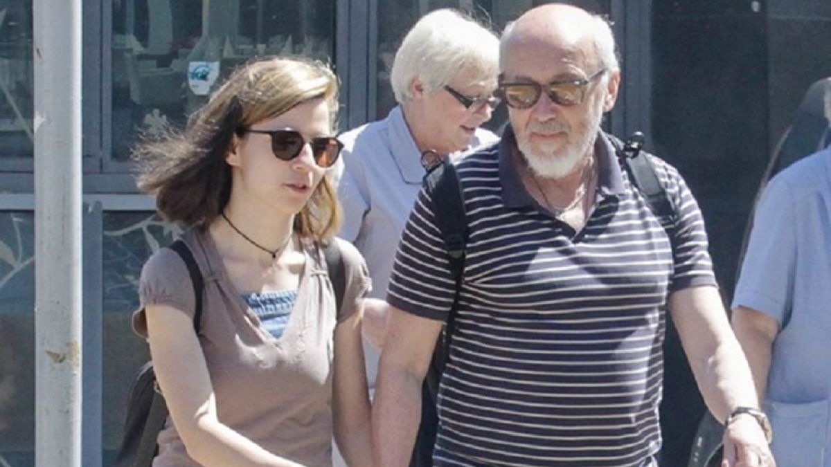 Актьорът Стоян Алексиев няма спирка, след като заряза жена си заради много по-млада любовница, сега го спипаха с друга дама!