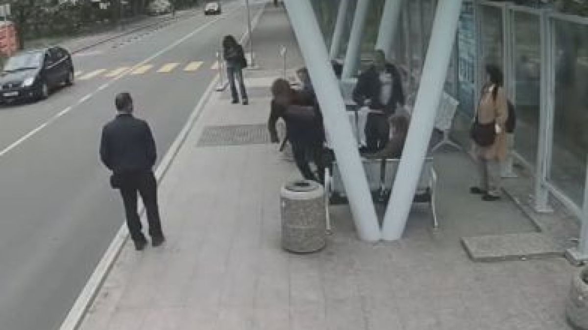 Тръгва делото срещу бияча, който ритна баба в Бургас (ВИДЕО)