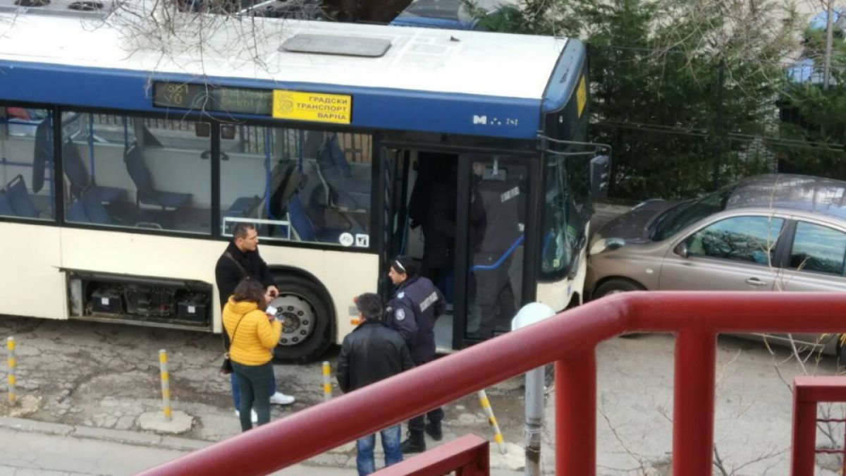 Призрачна катастрофа във Варна! Рейс с 20 пътници, но без шофьор, потегли и... (СНИМКИ)