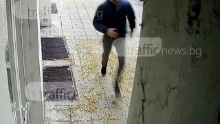 Зверство в центъра на Пловдив! Нападатели пребиха мъж посред бял ден, камера засне всичко (ВИДЕО)