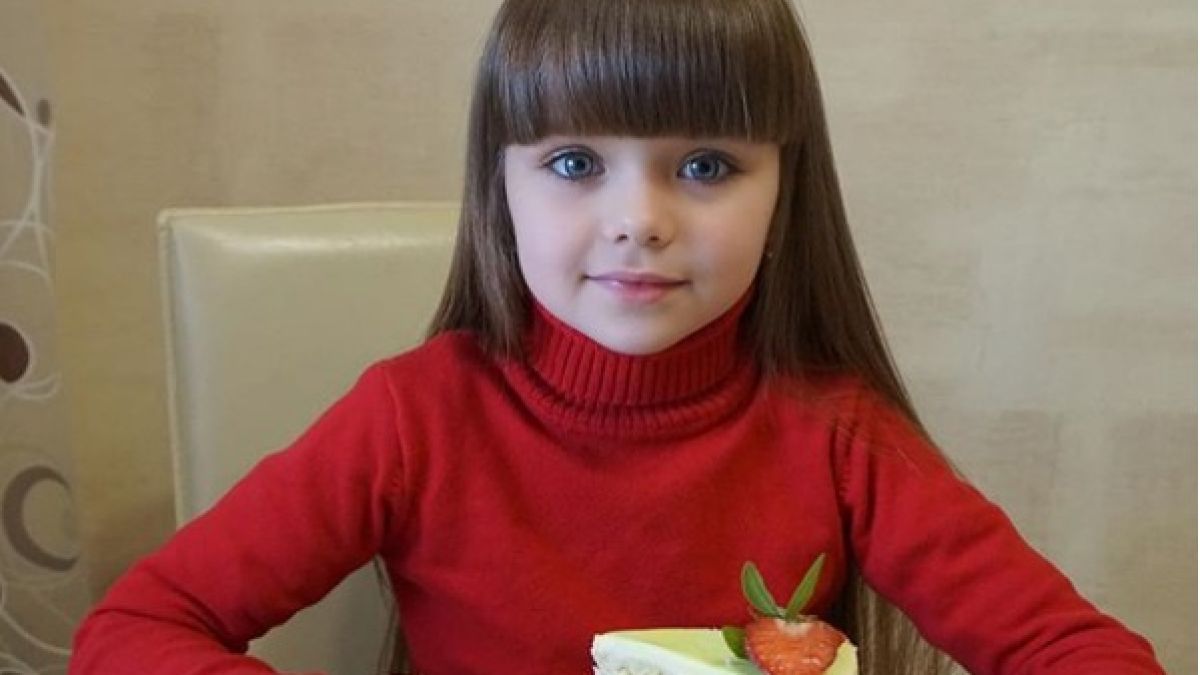 Руско момиченце с очи на ангел бе обявено за най-красиво в света! (СНИМКИ) 