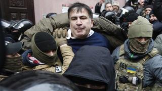 Полицаи атакуваха палатковия лагер на Саакашвили, но го изгубиха посред мрака (СНИМКИ/ВИДЕО)
