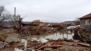 Подават ръка на пострадалите при бедствието в Камено