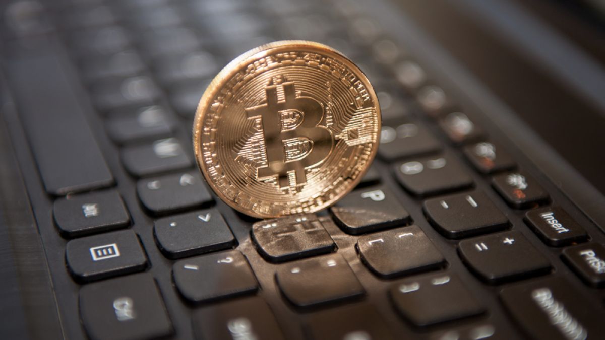 Биткойн проби границата от $16 000! Светът изпадна в истерия!