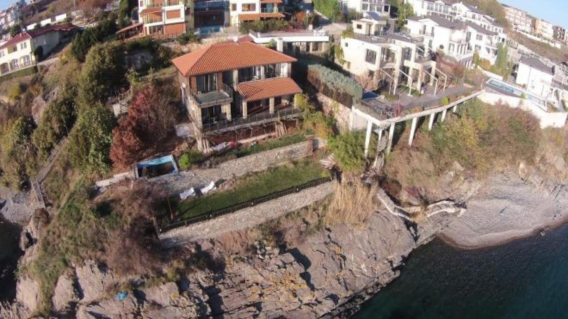 Няма милост! Запор върху баровски имот на Иво Прокопиев край Созопол (ВИДЕО)