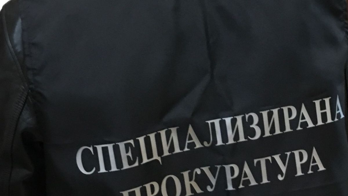 От последните минути: МВР и ГДБОП показаха зрелищни СНИМКИ и ВИДЕО от спецакцията, сковала Велико Търново! Обсадата била заради...