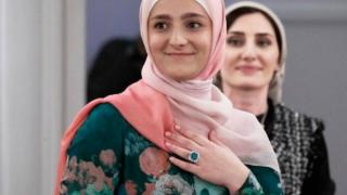 BBC гръмна: Секс, еротика, камшици и куп садо-мазо глезотии предлага 18-годишната щерка на чеченския лидер Кадиров!