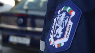 Екшън в кърджалийско училище! 23-годишен влезе вътре и започна да налита на бой 