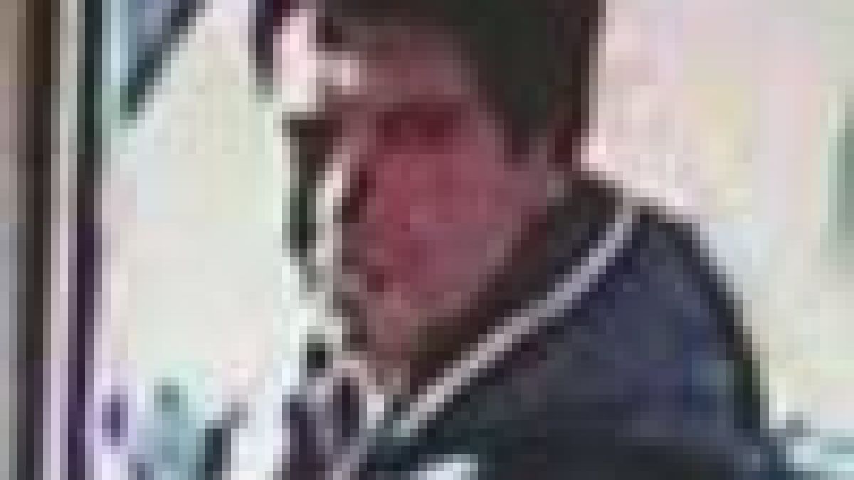 Първо в БЛИЦ! Скандал с български перверзник в Англия, напада сами жени и...