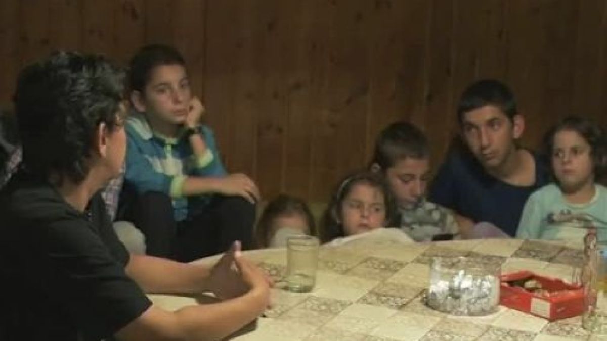 Тази българска майка е родила 13 деца и ги отглежда, ето историята на живота й (ВИДЕО)