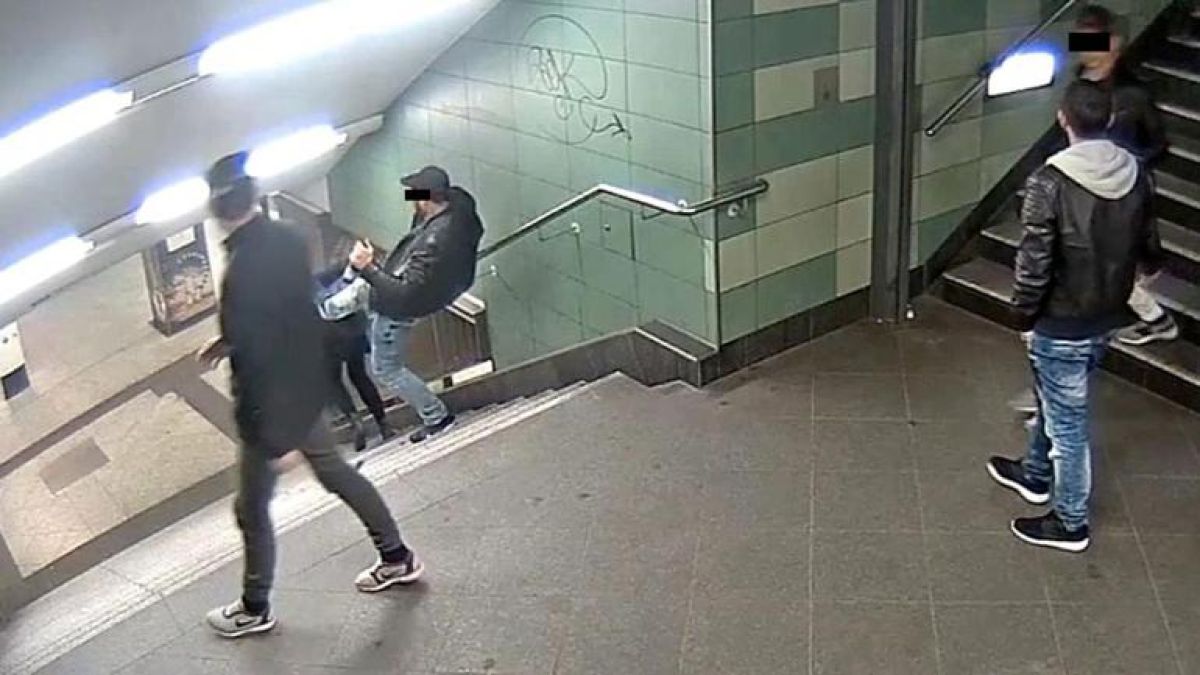 Тежко възмездие застигна изрода Светослав, който нарита млада жена в берлинското метро