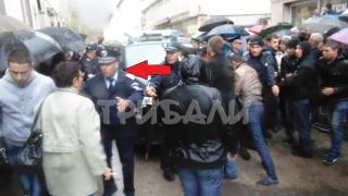 Шок във Враца! Страж на реда закриля убийците на 16-годишния Николай Димитров, който бе бит до смърт в дискотека!