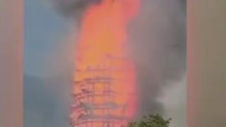 Легендарна постройка в Китай изгоря като факла (ВИДЕО)