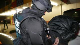Извънредно в БЛИЦ! Вижте кои са арестуваните наркобосове, които убиват децата на България! (СНИМКИ)