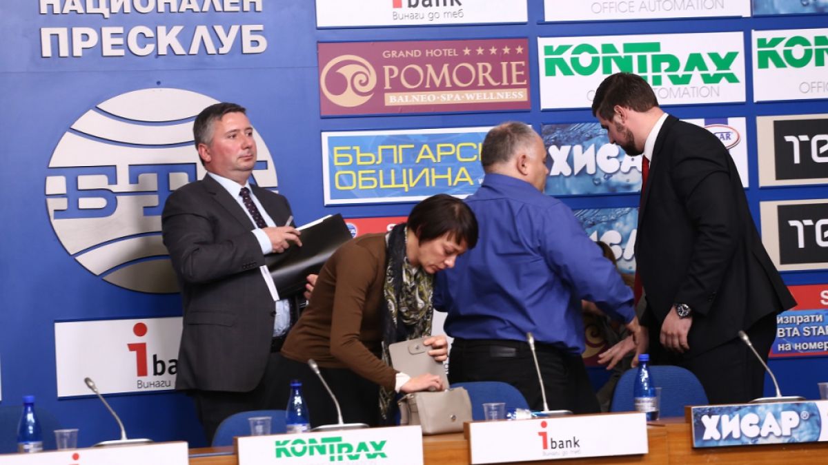 Бомба! Кирил Петков спипан в офис на господаря му Иво Прокопиев