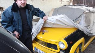 44-годишен болярин е напът да се превърне в световен рекордьор заради необичайната колекция, която пази в двора си 
