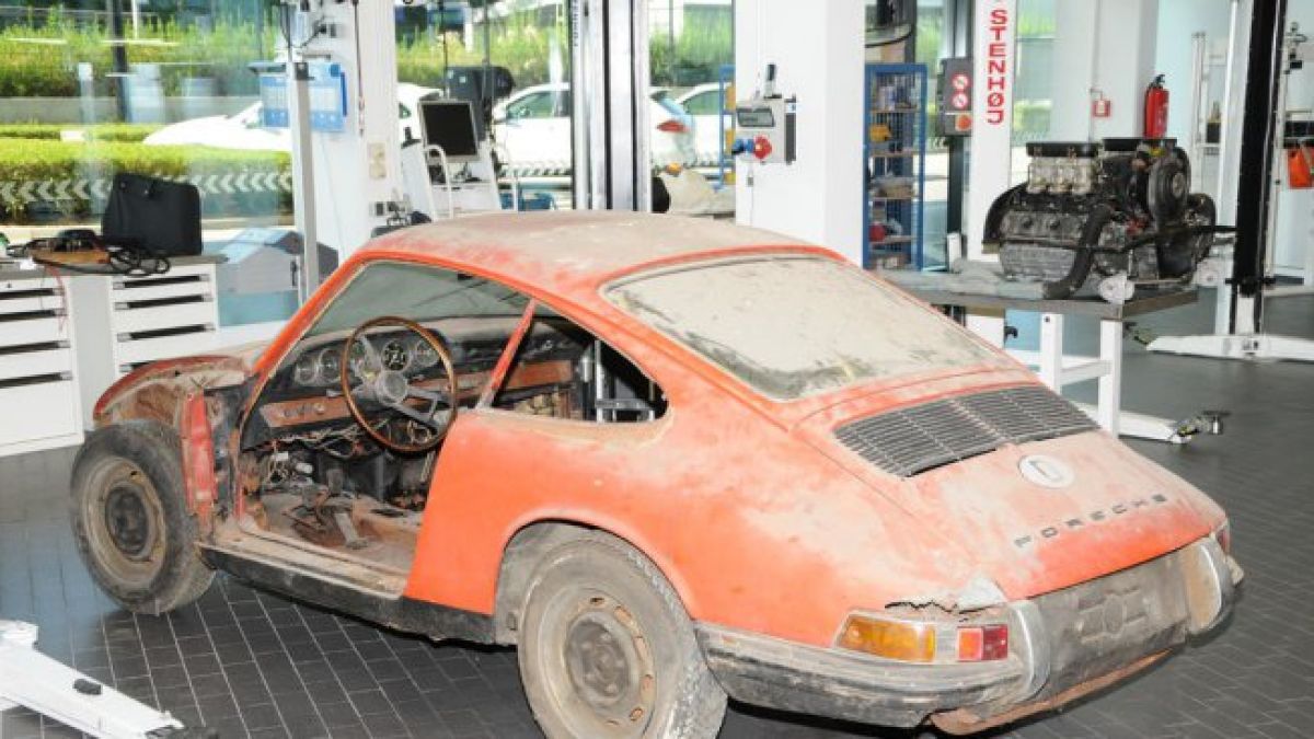 "Порше" намери, реставрира и показа най-старото 911 за първи път (СНИМКИ/ВИДЕО)