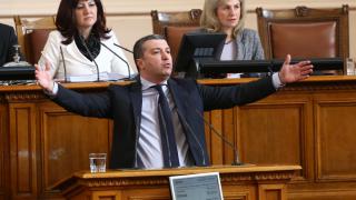 БСП със скандално разкритие за човек в ръководството на МОН, искат оставка