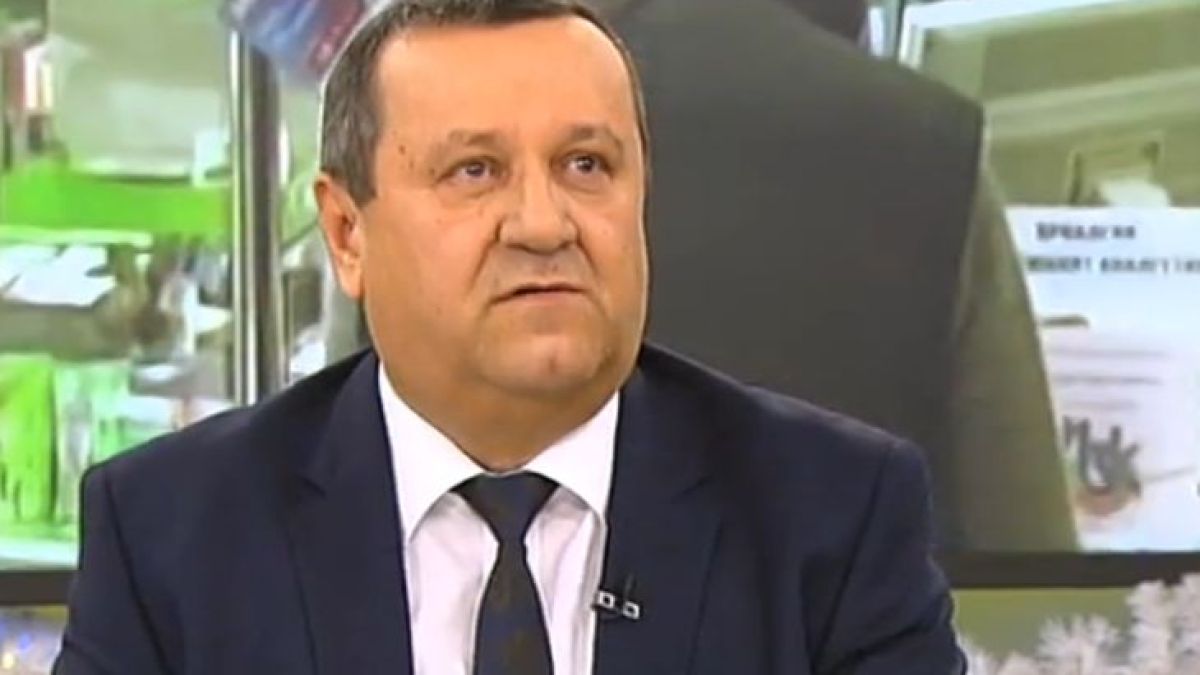Мирослав Ненков подсети, че Виктор Николаев има голям повод да почерпи днес! Водещият пък го помоли да тегли една псувня на...