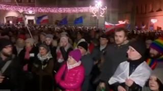 Нощес във Варшава бе страшно (ВИДЕО)