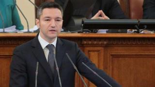 Думи на Вигенин за овчари, овце и как българите си събували обувките пред вратата, когато отидат на гости, разсъниха депутатите. Последва схватка ДПС-Патриоти