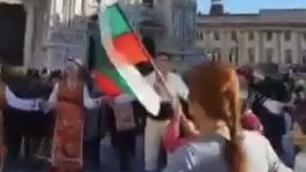 Нашенци предизвикаха истински фурор на централния площад в Милано и накараха всички да скандират: "бугари, бугари" (ВИДЕО)