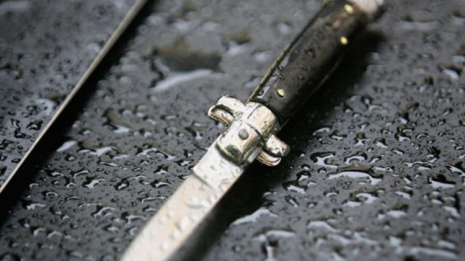 Сигнал до БЛИЦ: Мъж бе намушкан с нож в столицата