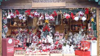 Фоторепортаж в БЛИЦ: Минете през площад Батенберг, Коледа вече е там