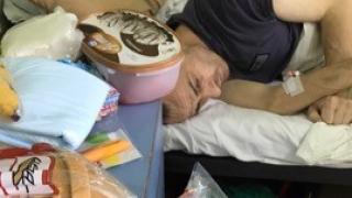 Неописуеми мъки! Венци не може да стане, сам реже загниващо месо от тялото си, моли да отрежат краката му (СНИМКИ)