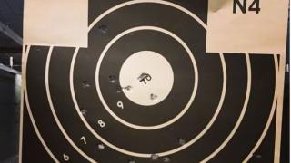Паниката му не спира! Иво Аръков тръгна с пистолет, плаши с... (СНИМКИ)