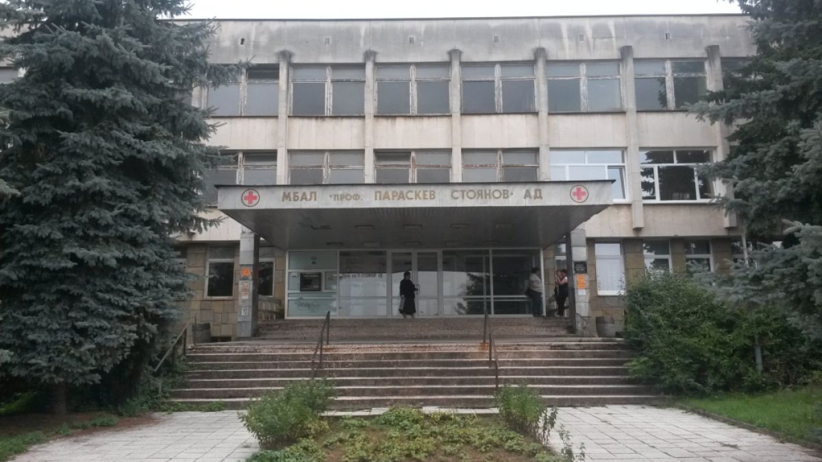 В Ловешката болница ври и кипи, лекари и сестри уведомиха министъра, че в петък хвърлят оставки