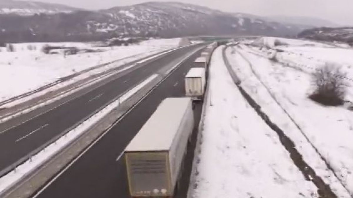 Втори ден тираджии не могат да влязат в България (ВИДЕО)