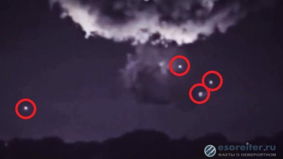 Уникално! Фотограф засне как НЛО точат енергия от буреносни облаци (ВИДЕО) 