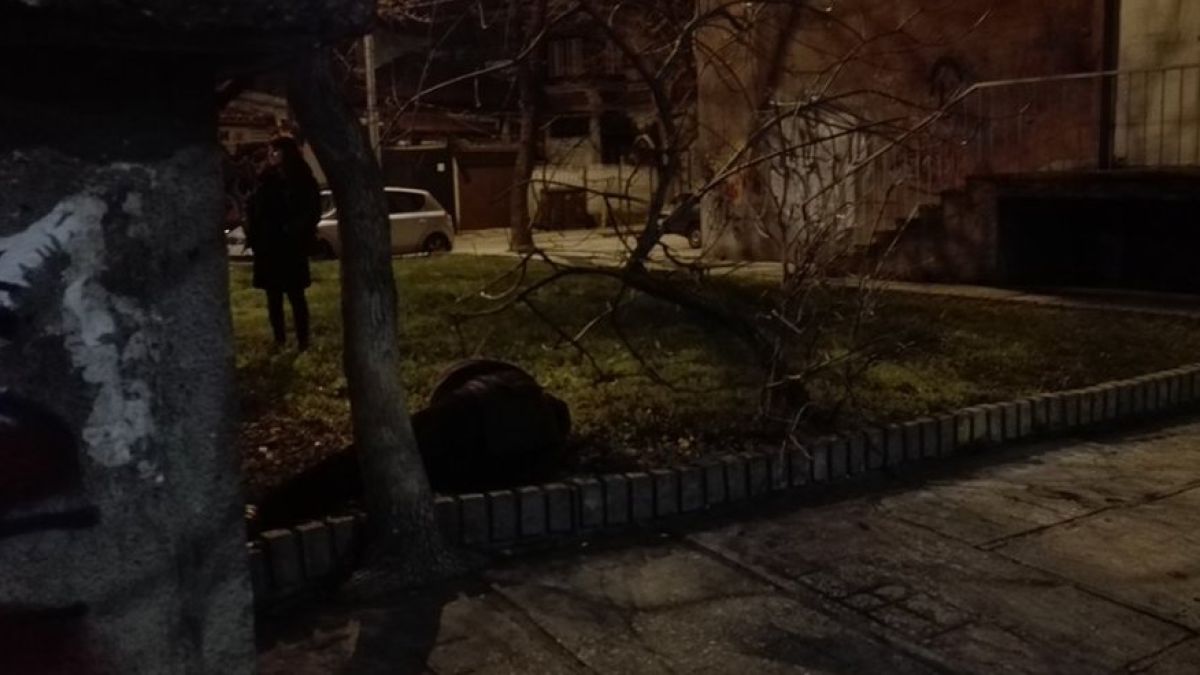 Варненци се паникьосаха заради "труп" на мъж, който обаче изведнъж се размърда и седна (СНИМКИ)
