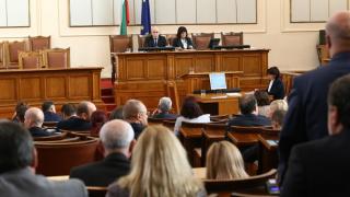 И отново: В парламента ще е горещо - депутати влизат в лют спор за мораториума на лекарства!