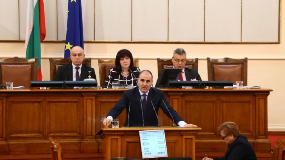 Цветанов размаха пръст на Нинова и я скастри!
