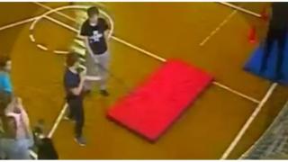 Ученик си счупи гръбнака в час по физическо възпитание (СНИМКИ/ВИДЕО 18+)
