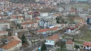 Докато Момчилград скърбеше за убитата Дамла бизнесменът Юскан побесня! Псува кмета, плю в лицето на общинарите и чупи наред (СНИМКИ)